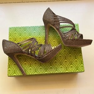 Platform Gianni Bini Glitterati Heels with strap details Size 7.5